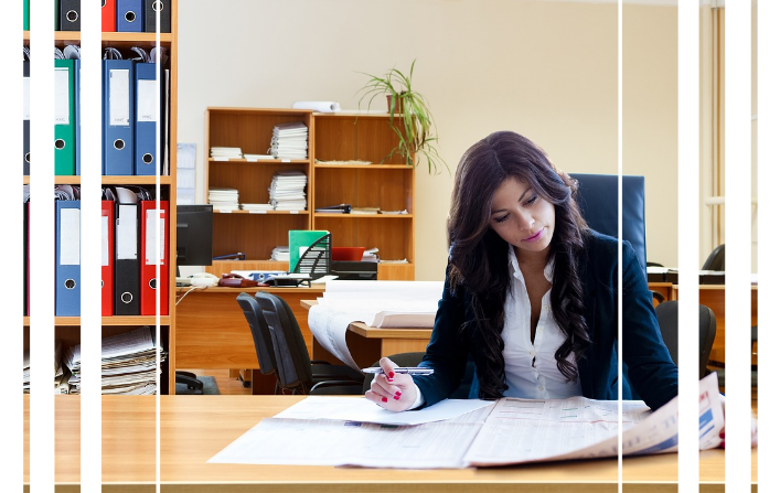 Ejecutiva realizando Desarrollo Organizacional